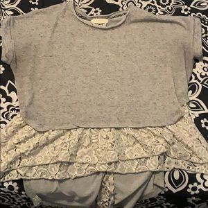 A short sleeve shirt.